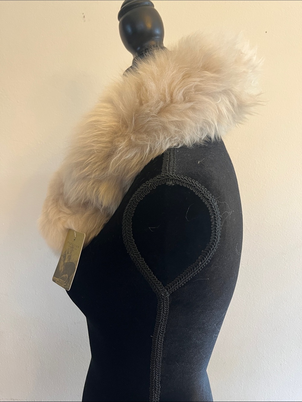 Peruvian Connection Pull Through Champagne Alpaca Fur Scarf - Picture 3 of 4